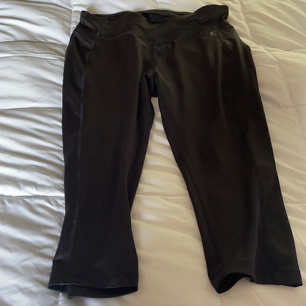 Black Danskin fitted crop leggings